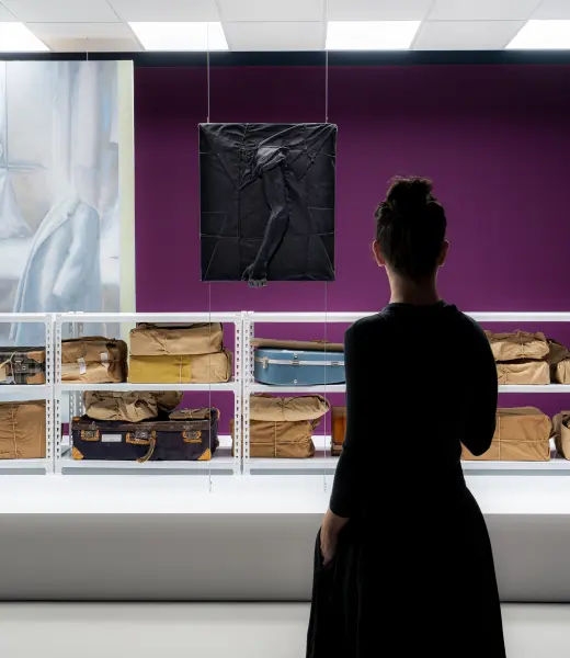La colección de arte de Fundación Montemadrid puesta en valor en Piedra de toque, la nueva exposición de Cristina Garrido en La Casa Encendida