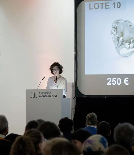 ¿Cómo pujar en una subasta?