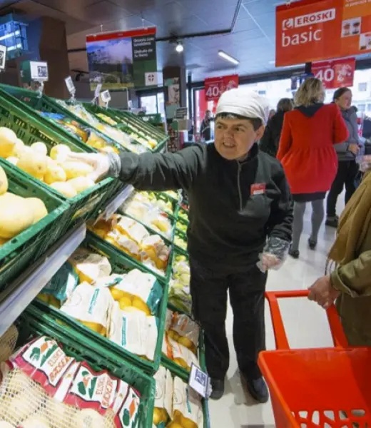Un supermercado íntegramente gestionado por personas con discapacidad