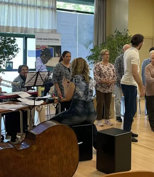 Melodías para el recuerdo, los mayores recuperan su música en Casa San Cristóbal