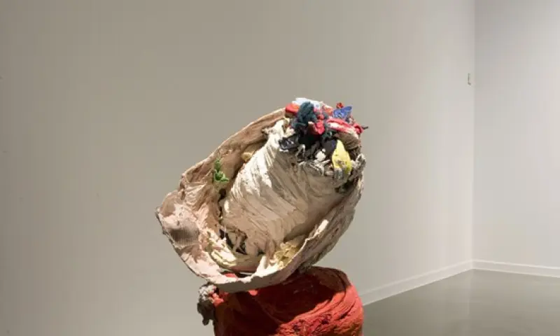 <p>Elena Aitzkoa. <em>Objetos nómadas</em>, 2015</p>